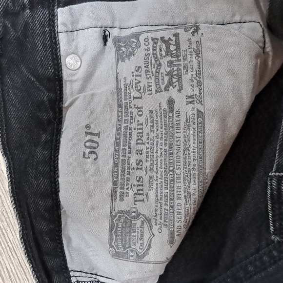 Womens Levi 501 Cutoff Black Denim High Waisted Shorts, Size 30 - Picture 4 of 5